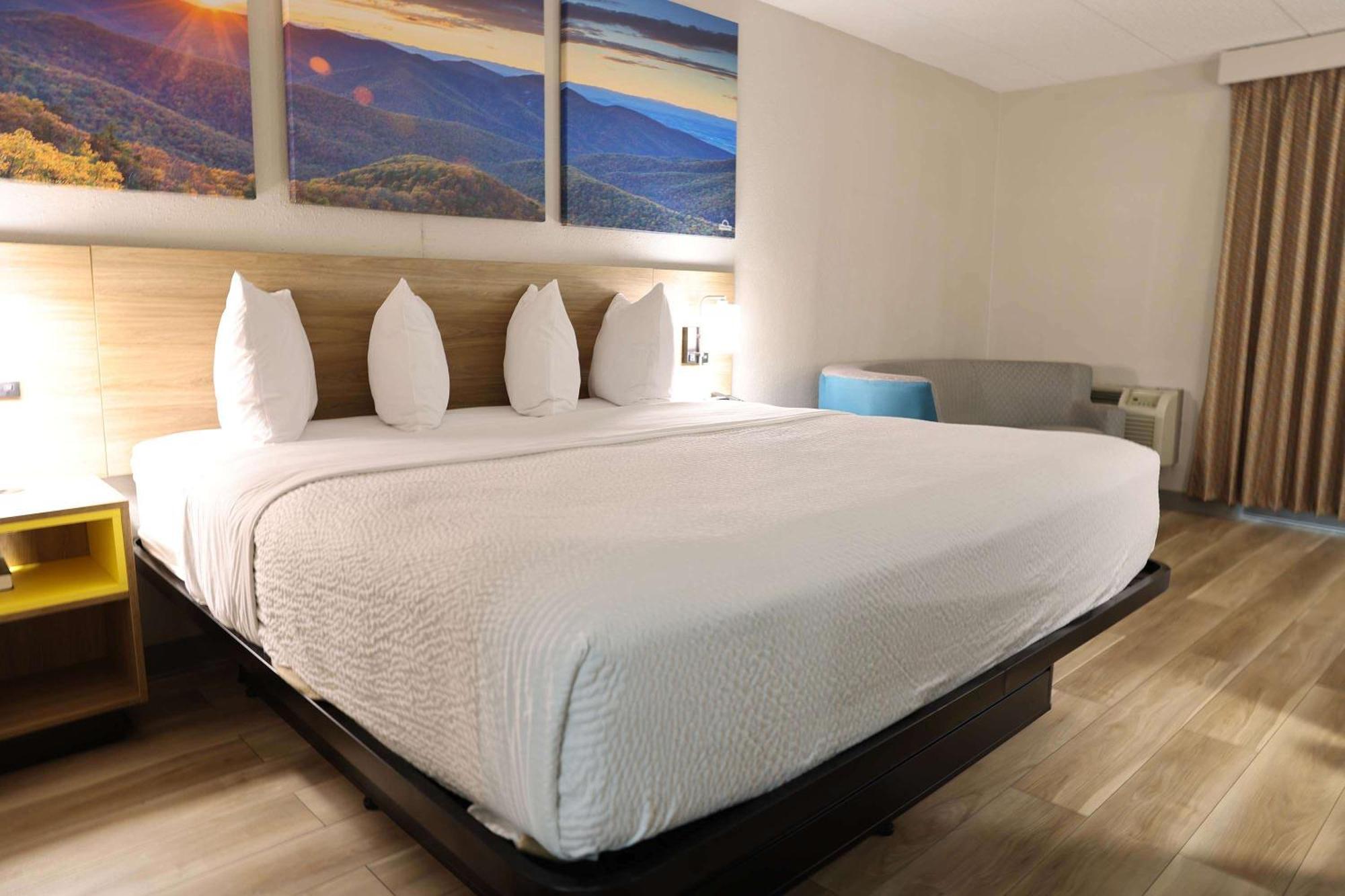 Days Inn By Wyndham Kings Dominion 도스웰 외부 사진