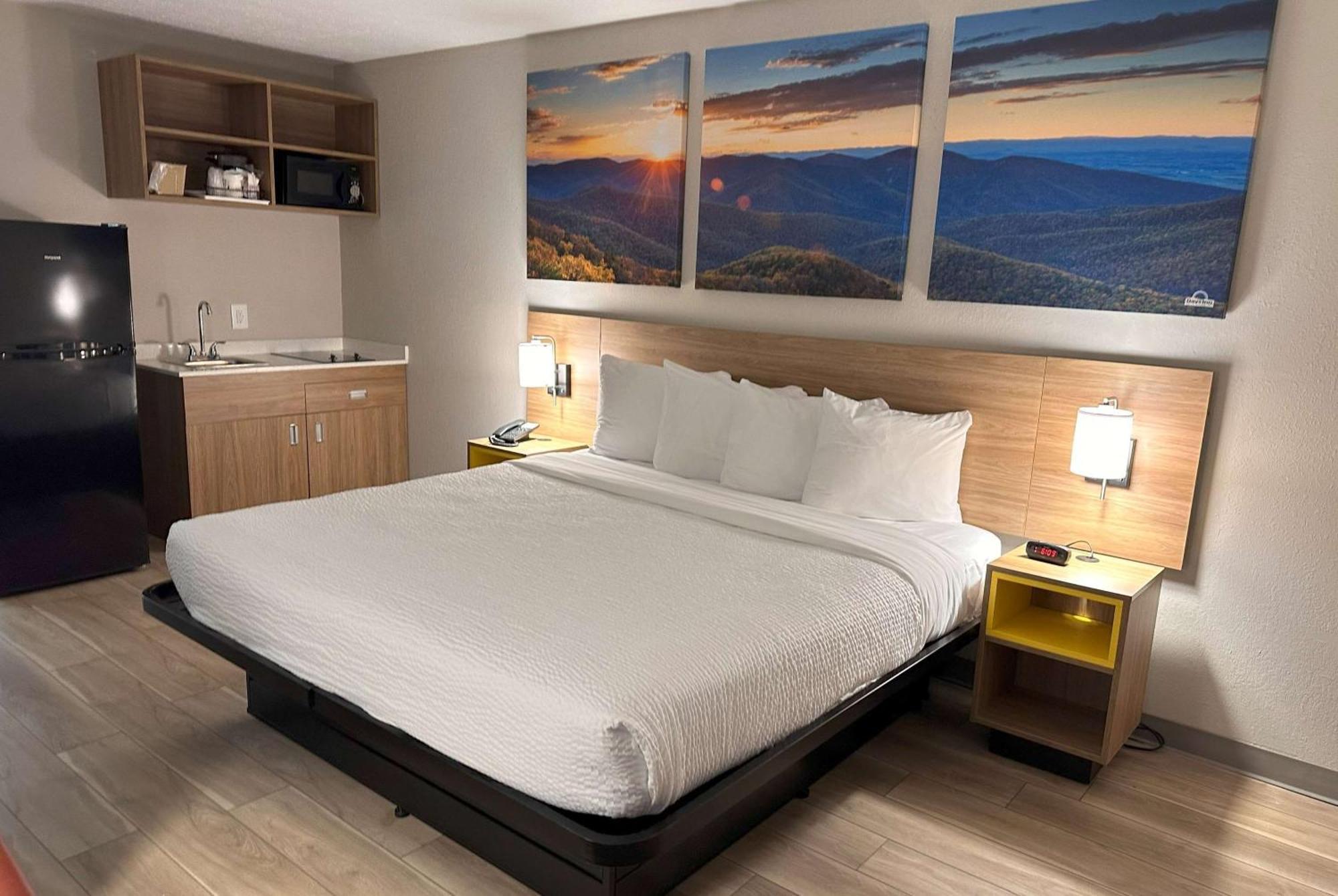 Days Inn By Wyndham Kings Dominion 도스웰 외부 사진